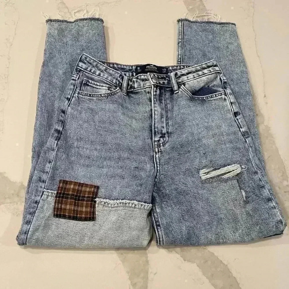 Hollister Ultra High Rise Mom Jeans Raw Hem Distressed Patch Work Womens Size 1R - Picture 5 of 7
